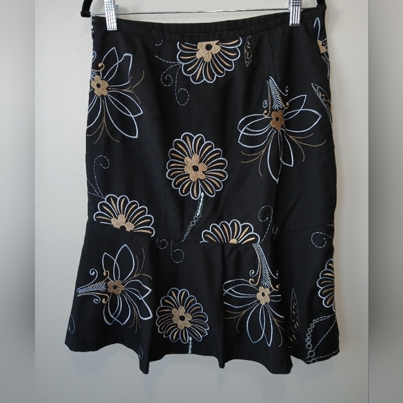 Ann Taylor Loft women's 8 wool blend embroidered black skirt blue tan floral - Picture 2 of 10